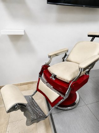 Sillón Barbero Vintage Hidráulico Rojo/Crema