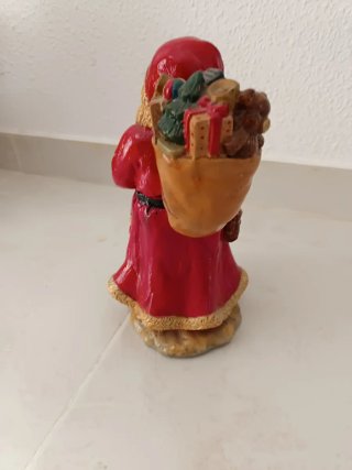 Figura de Papá Noel con niño