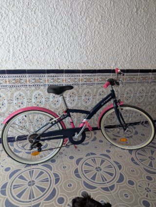 Bicicleta infantil Btwin rosa y azul