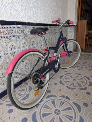 Bicicleta infantil Btwin rosa y azul