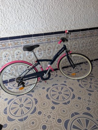 Bicicleta infantil Btwin rosa y azul