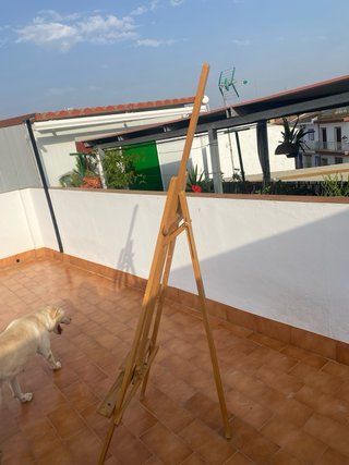 Caballete de madera trípode