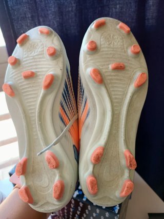 Zapatos de fútbol Nike talla 35