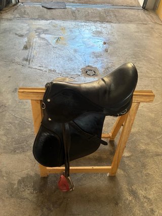 Silla de montar negra