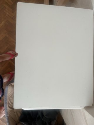 Mesa infantil IKEA usada