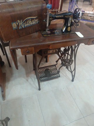 Máquina de coser Wertheim antigua