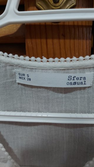 Blusa Sfera Volantes y Encaje Blanca