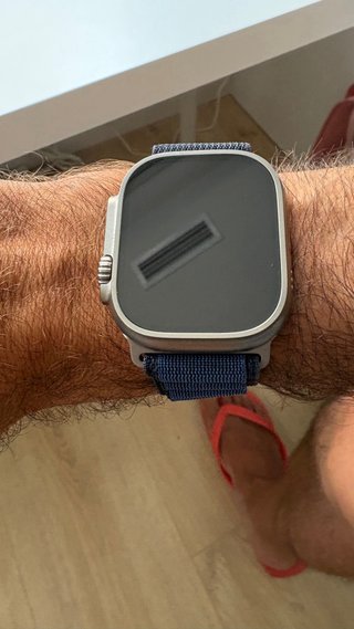 Apple Watch Ultra in argento con cinturino blu e AppleCare