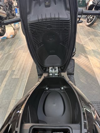 KEEWAY AVENTERRA 125 NEGRA