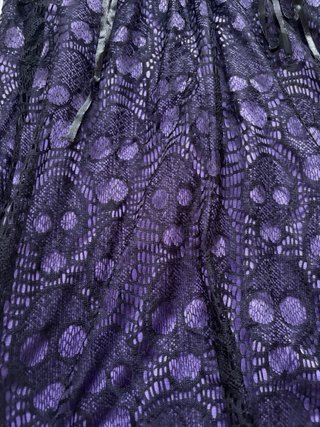 Vestido largo gótico morado calaveras encaje