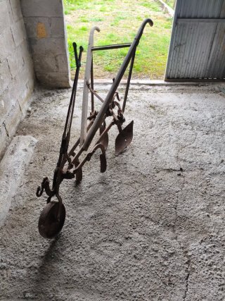 Arado antiguo de labranza