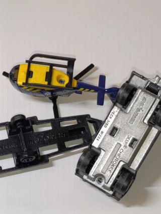 CONJUNTO MAJORETTE 1/64 JEEP CHEROKEE + HELICÓPTE