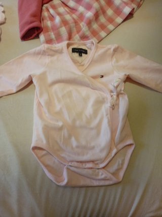 Body bebé rosa manga larga Tommy Hilfiger