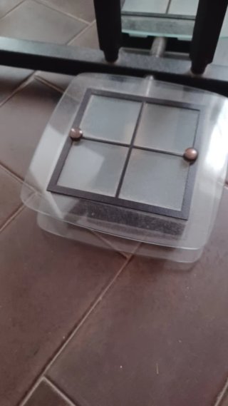 Lámpara moderna negra y transparente