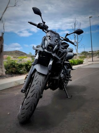 Yamaha MT-07 Negra + Extras.
