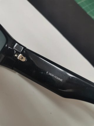Gafas de sol unisex negras y doradas