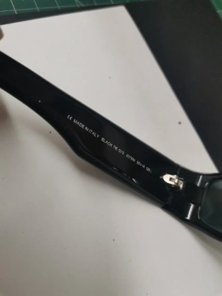 Gafas de sol unisex negras y doradas