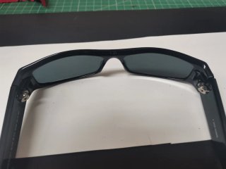 Gafas de sol unisex negras y doradas