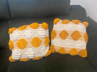 2 Cojines Decorativos Amarillo y Blanco