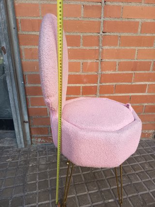 Silla tocador rosa con patas doradas