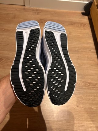 Sneakers Nike Downshifter 12 grises y negras