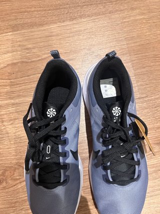 Sneakers Nike Downshifter 12 grises y negras