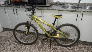 Bicicleta Orbea 24 y otra pequeña