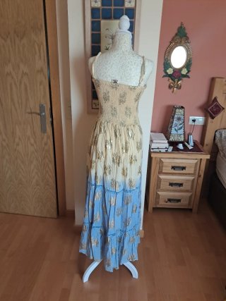 Vestido largo beige y azul