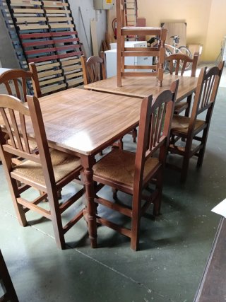 Sillas de madera con asiento de tela