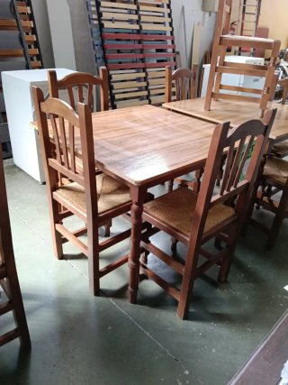 Sillas de madera con asiento de tela