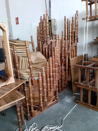 Sillas de madera con asiento de tela