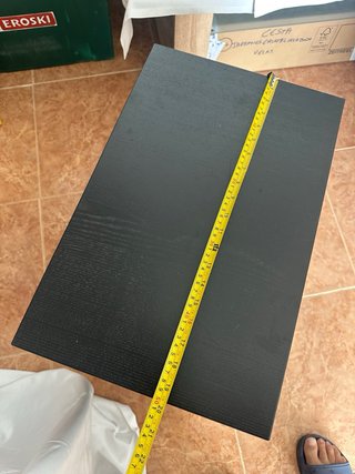 Mesita de noche negra con ruedas