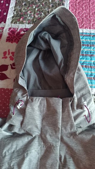 Cazadora técnica impermeable gris
