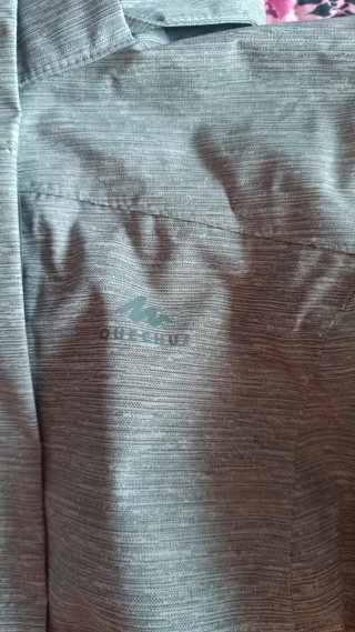 Cazadora técnica impermeable gris