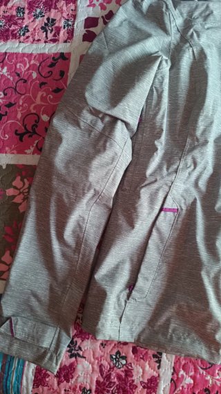 Cazadora técnica impermeable gris