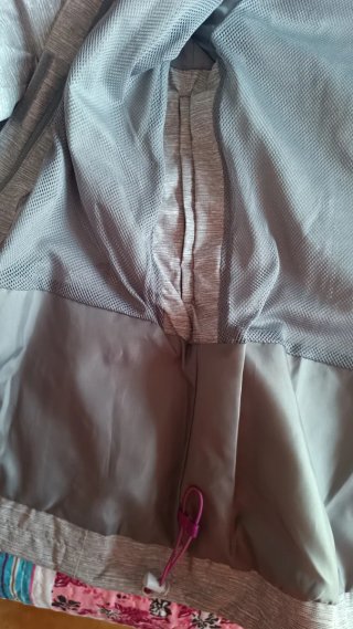 Cazadora técnica impermeable gris
