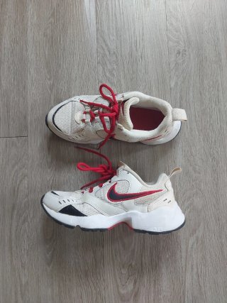 Tenis Nike Air Heights Talla 37.5