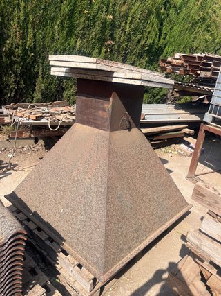 Campana de chimenea metálica