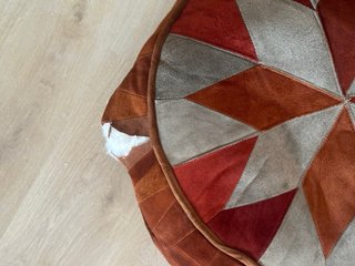 Puff redondo de piel patchwork
