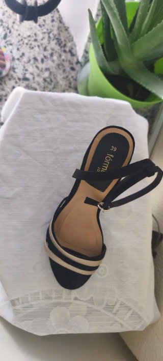 Sandalias Fórmul@ Talla 39 Negro/Dorado