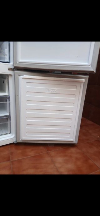 Frigorífico Beko plateado