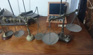 Lote de balanzas antiguas y pequeñas