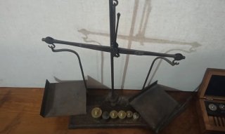 Lote de balanzas antiguas y pequeñas