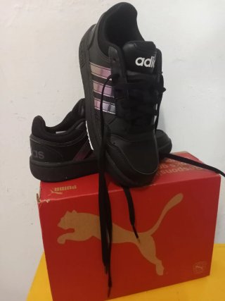 Zapatillas Adidas Negras y Moradas