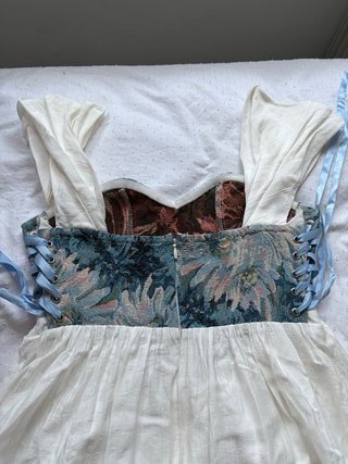 Vestido blanco corsé floral