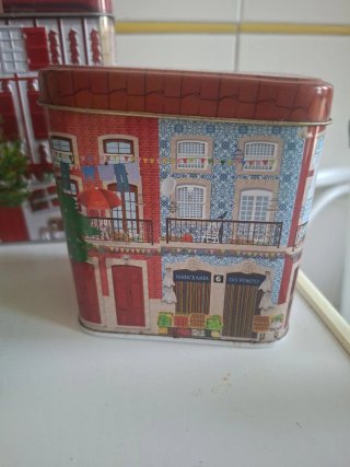 Colección Cajas Metálicas Pueblo.