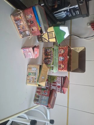 Colección Cajas Metálicas Pueblo.