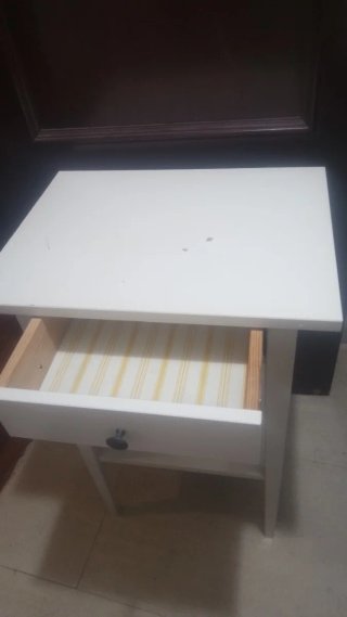 Mesita auxiliar Ikea blanca