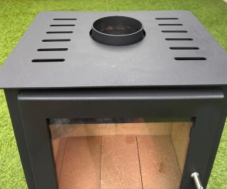 Chimenea de leña negra