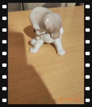 Figura perritos con caracol.1954